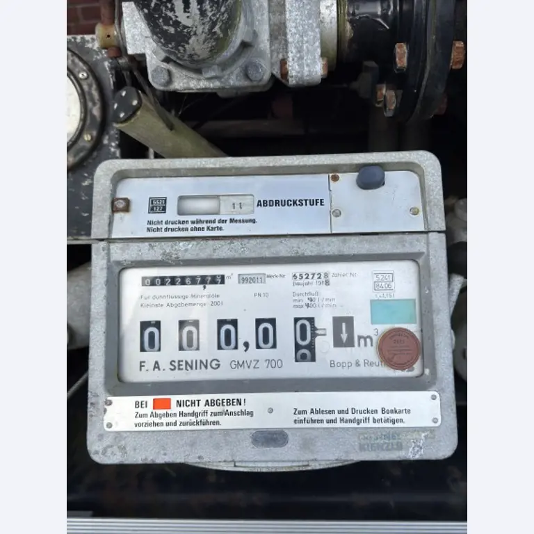 Barco de trabajo (barco de sondeo) "Deepenschriewer IV" <br>así como barcazas residenciales "WS 3"
-1