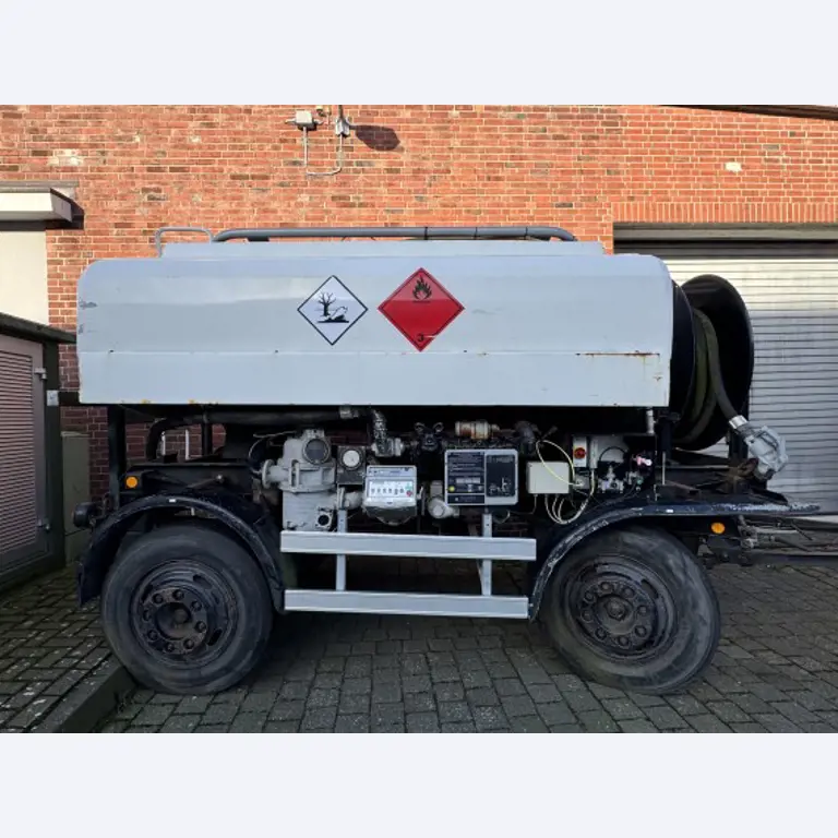 Barco de trabajo (barco de sondeo) "Deepenschriewer IV" <br>así como barcazas residenciales "WS 3"
-6