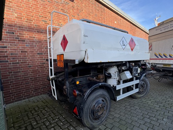 Delovni čoln (sondirni čoln) "Deepenschriewer IV" <br>kot tudi stanovanjske barke "WS 3"

-7