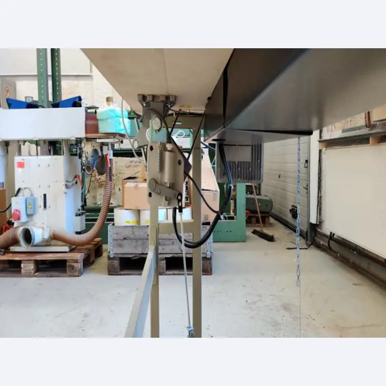 Barco de trabajo (barco de sondeo) "Deepenschriewer IV" <br>así como barcazas residenciales "WS 3"
-8