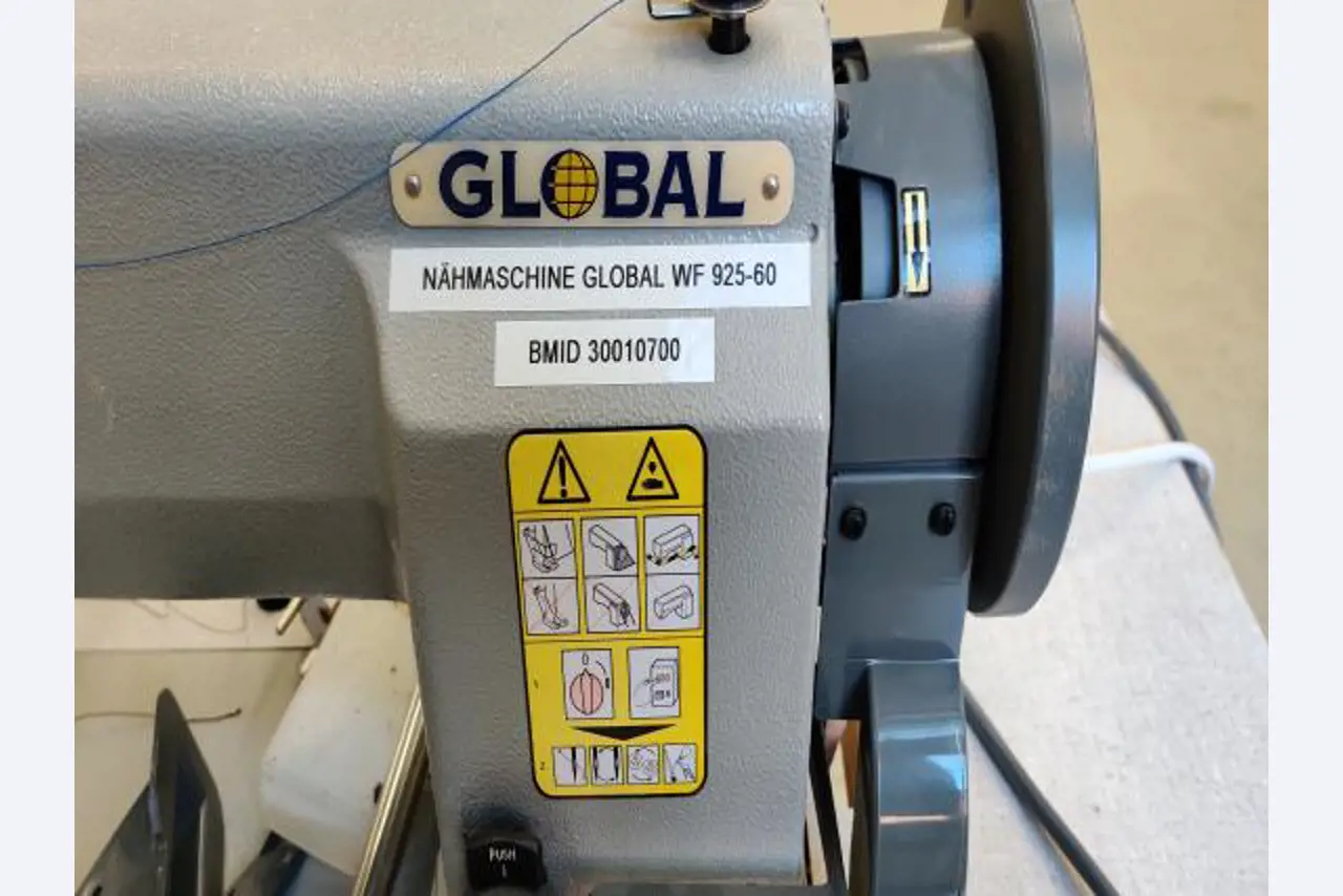 Barco de trabajo (barco de sondeo) "Deepenschriewer IV" <br>así como barcazas residenciales "WS 3"
-9