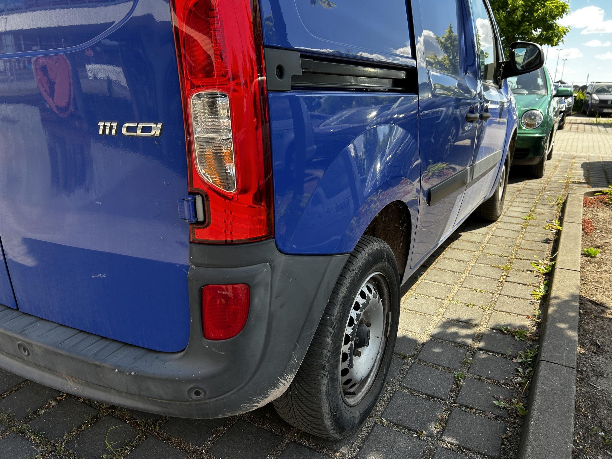 Gepflegte Holzbearbeitungsmaschinen, Absauganlagen und Handarbeitsgeräte einer Holzwerkstatt/ Hafen-7