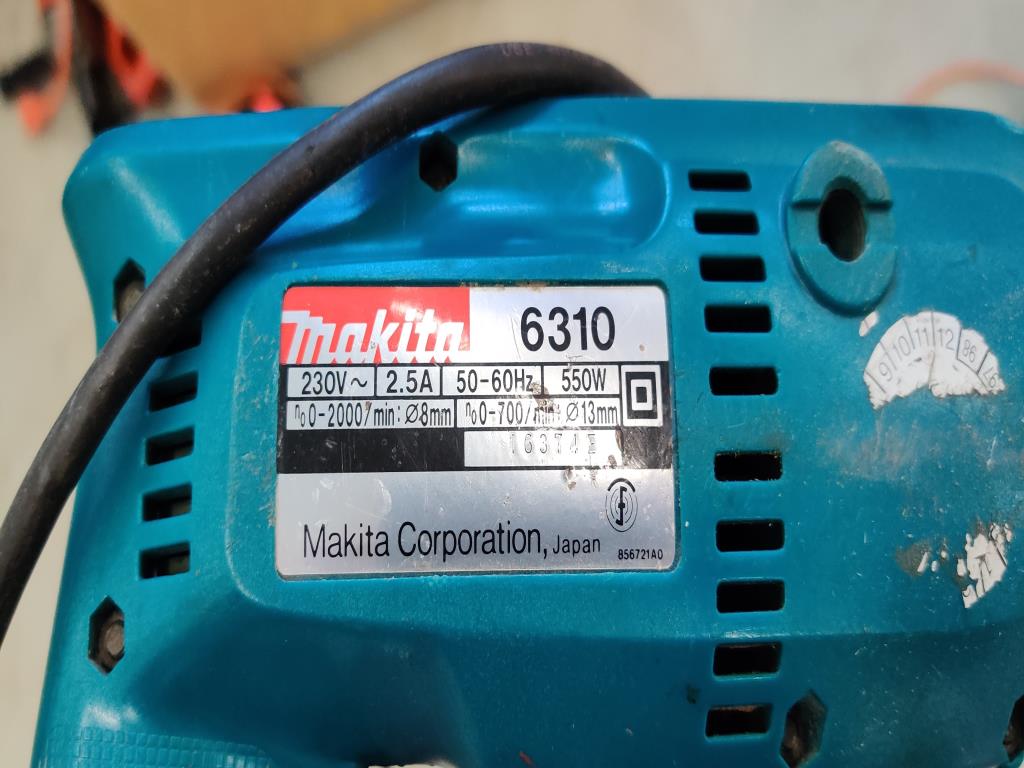 Máquinas para trabajar la madera, sistemas de extracción y herramientas manuales en buen estado en un taller/puerto de madera-2