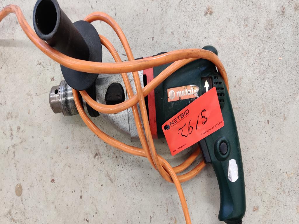 Máquinas para trabajar la madera, sistemas de extracción y herramientas manuales en buen estado en un taller/puerto de madera-6