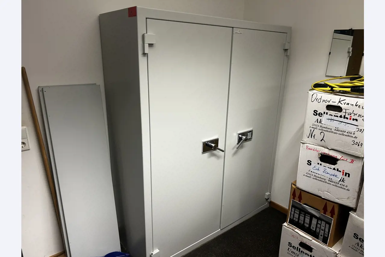 Werkstatt/ Klempnereinrichtung aus dem Hafenumfeld-1