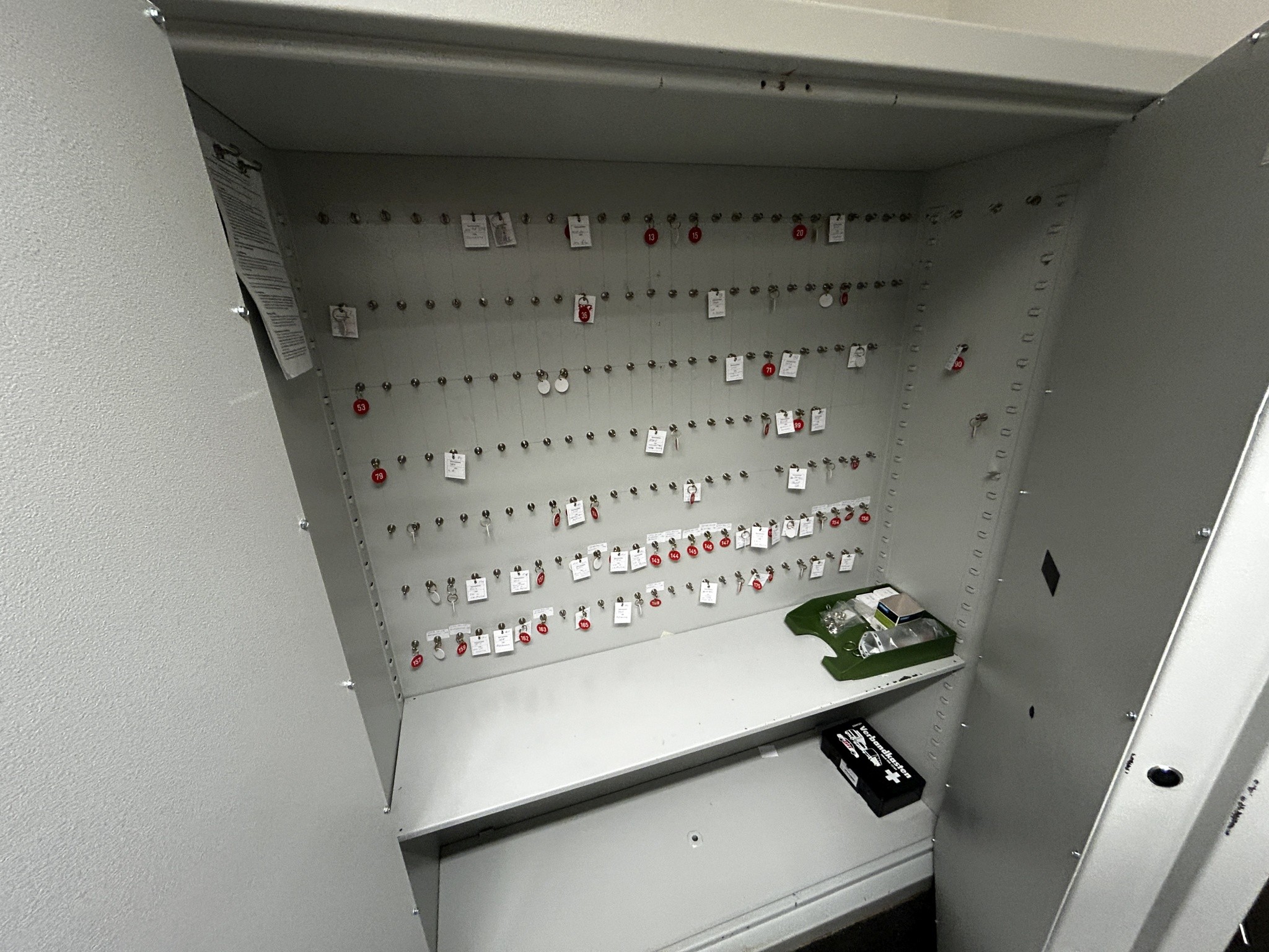 Werkstatt/ Klempnereinrichtung aus dem Hafenumfeld-2