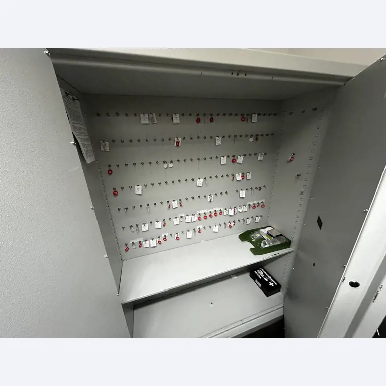 Werkstatt/ Klempnereinrichtung aus dem Hafenumfeld-2