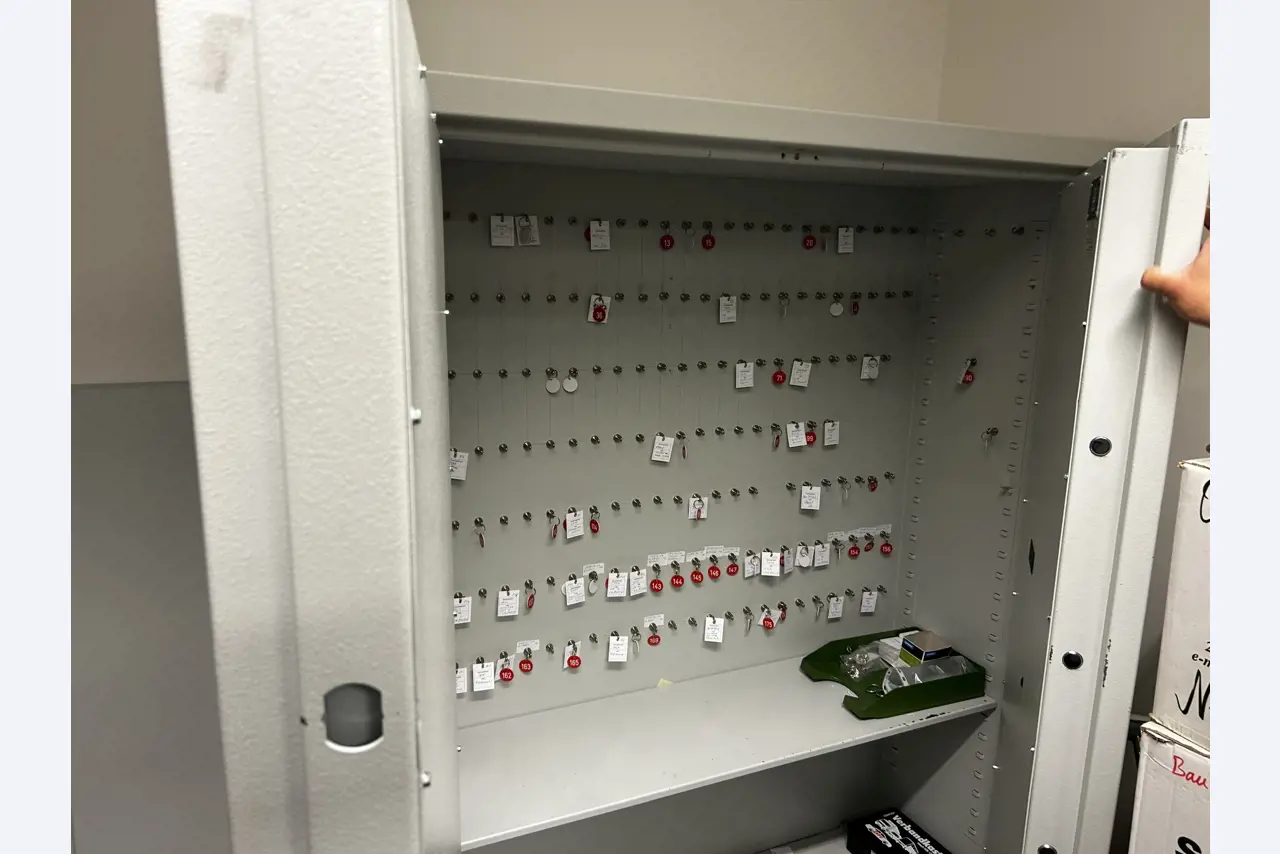 Werkstatt/ Klempnereinrichtung aus dem Hafenumfeld-4