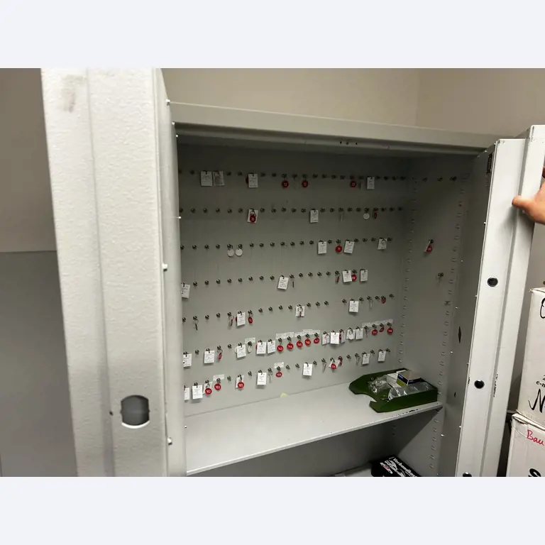 Werkstatt/ Klempnereinrichtung aus dem Hafenumfeld-4