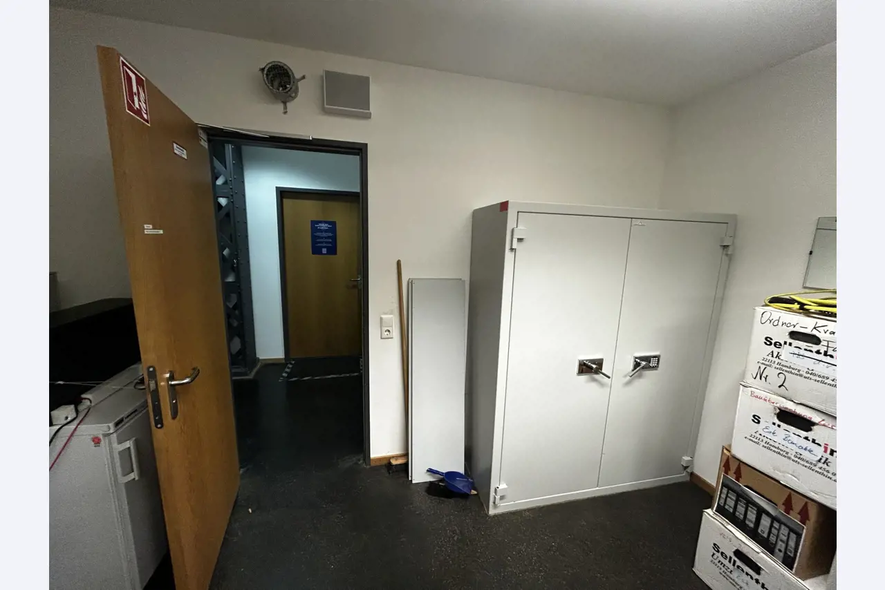 Werkstatt/ Klempnereinrichtung aus dem Hafenumfeld-5