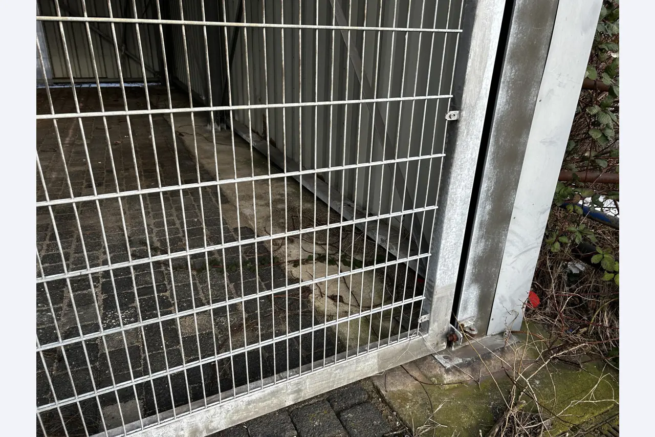 Werkstatt/ Klempnereinrichtung aus dem Hafenumfeld-10