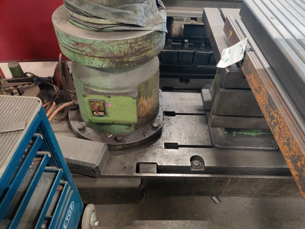 Diversos equipamentos de cantina e acessórios de oficina da zona portuária-13