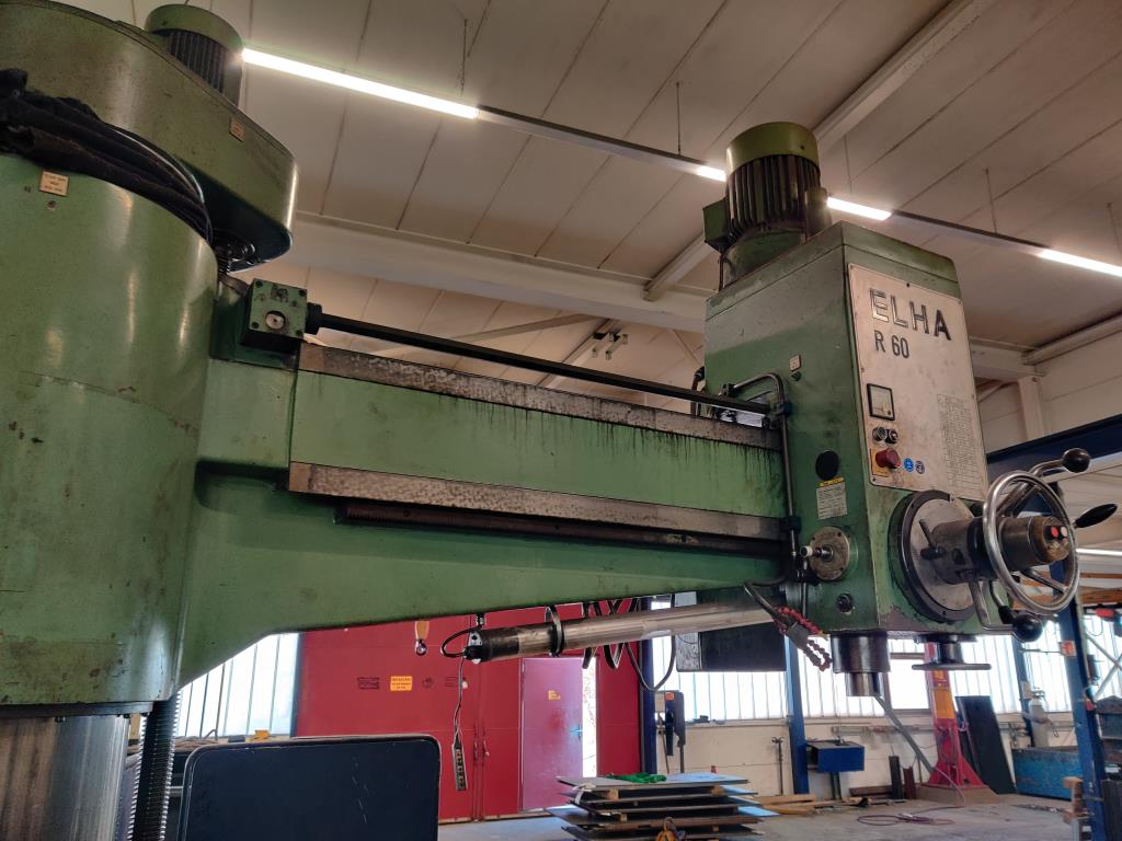 Diversos equipamentos de cantina e acessórios de oficina da zona portuária-17