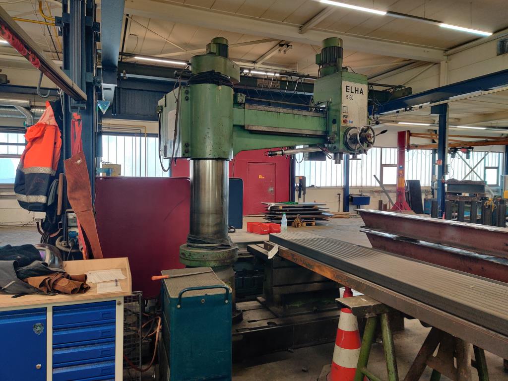 Diversos equipamentos de cantina e acessórios de oficina da zona portuária-1