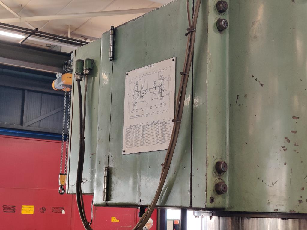 Diversos equipamentos de cantina e acessórios de oficina da zona portuária-18