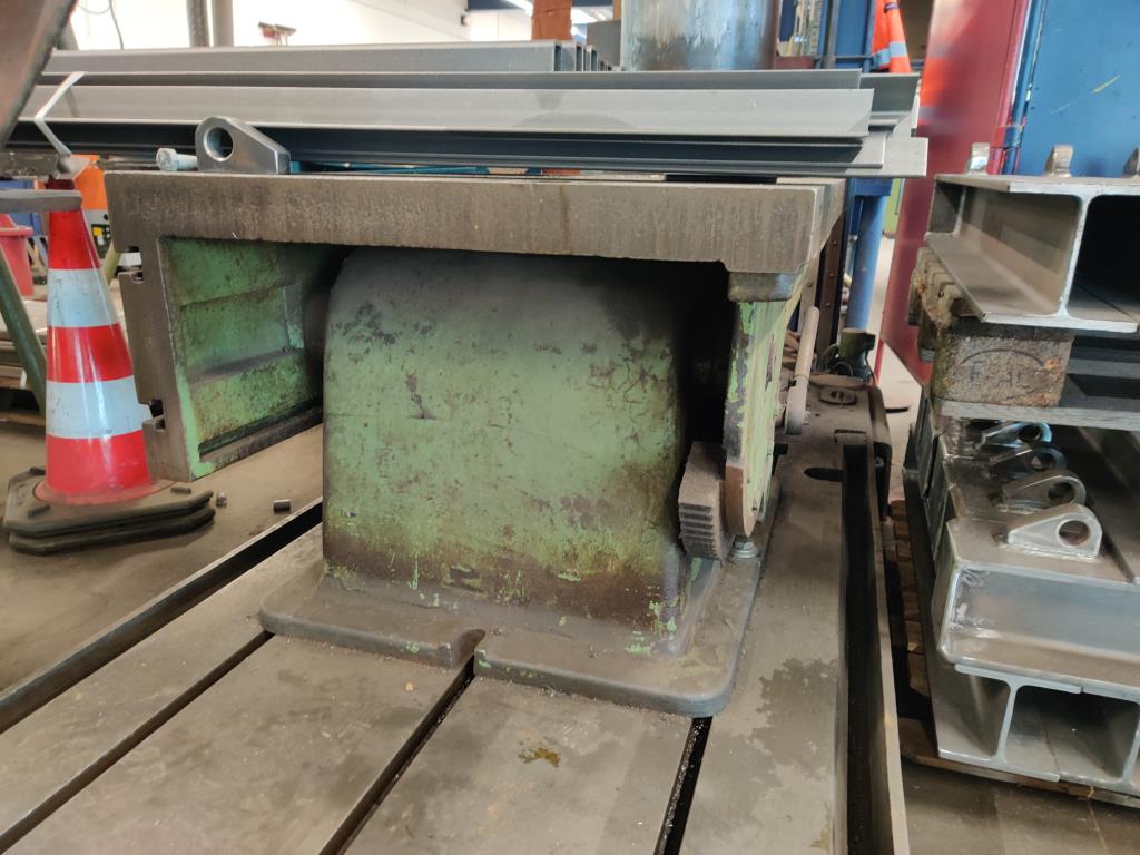 Diversos equipamentos de cantina e acessórios de oficina da zona portuária-19