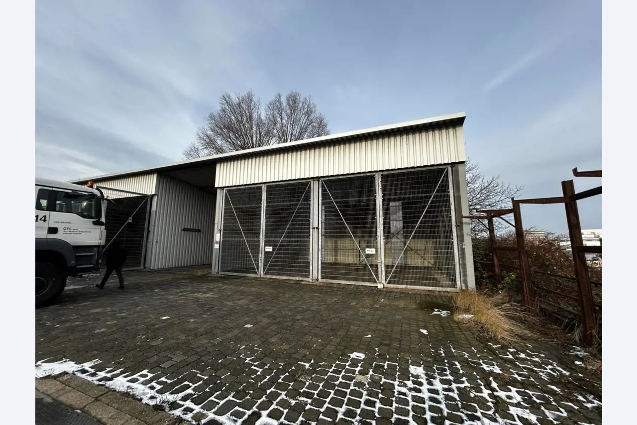 Werkstatt/ Klempnereinrichtung aus dem Hafenumfeld-1