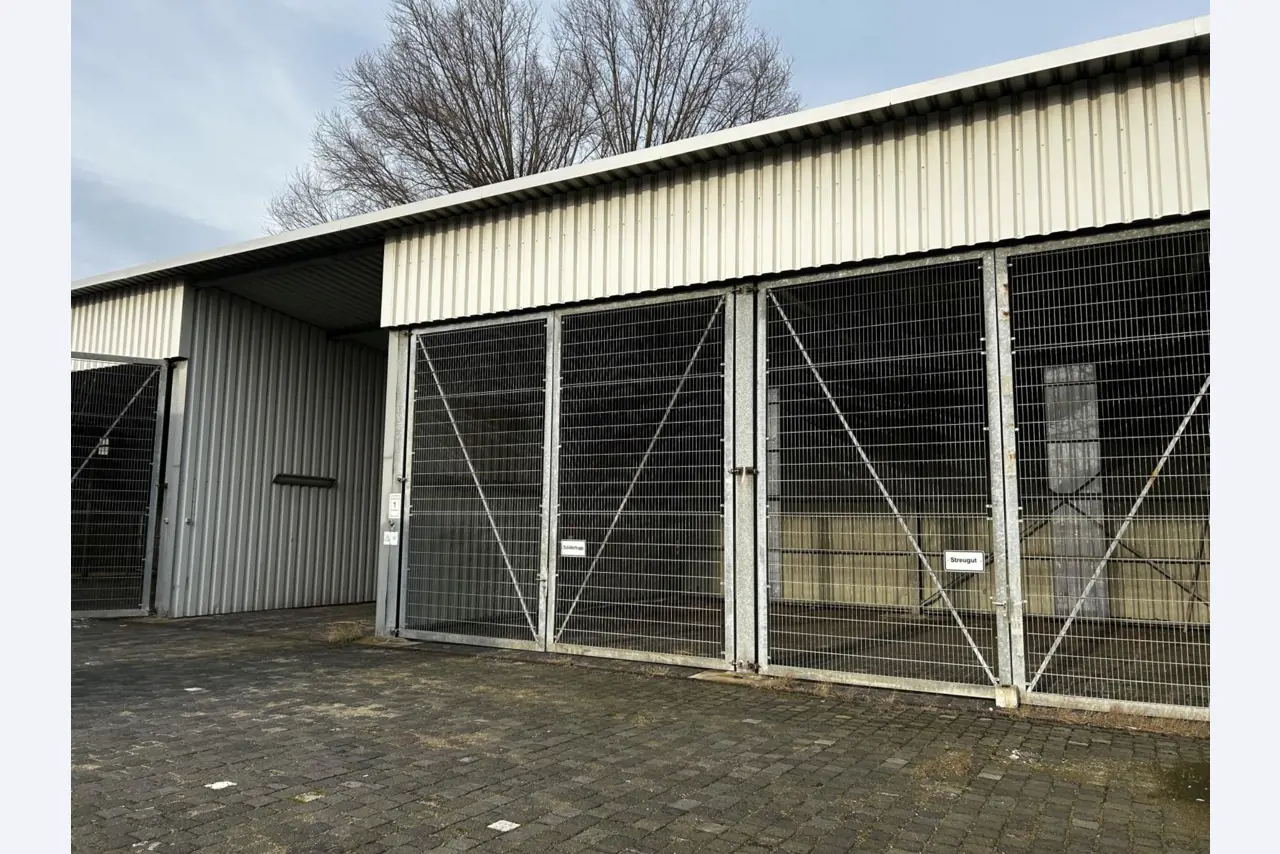 Werkstatt/ Klempnereinrichtung aus dem Hafenumfeld-2