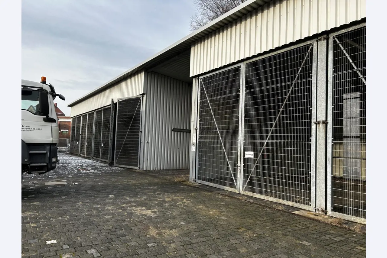 Werkstatt/ Klempnereinrichtung aus dem Hafenumfeld-3