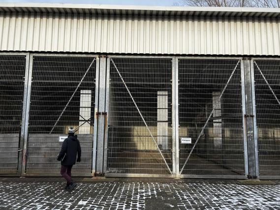 Working ship (direction finding boat) "Deepenschriewer IV" <br>and living barge "WS 3"-1