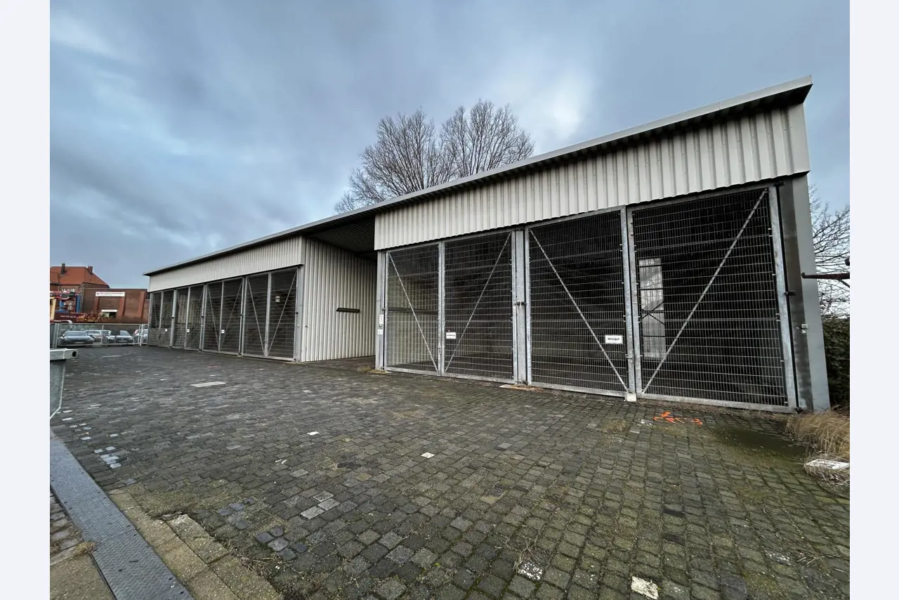 Werkstatt/ Klempnereinrichtung aus dem Hafenumfeld-8
