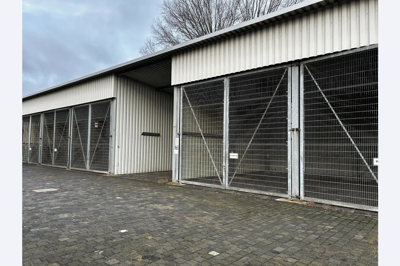 Werkstatt/ Klempnereinrichtung aus dem Hafenumfeld-9