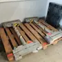 thumbnail-Máquinas para trabajar la madera, sistemas de extracción y herramientas manuales en buen estado en un taller/puerto de madera-1