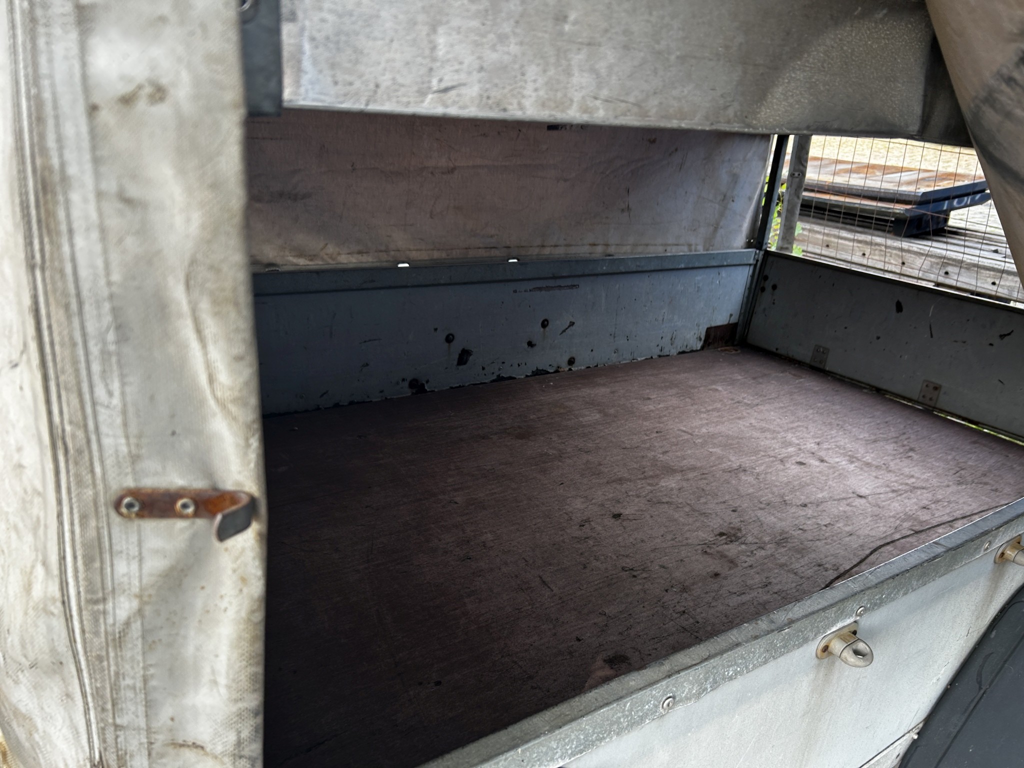 Oprema za delavnico/inštalatersko opremo z območja pristanišča-10