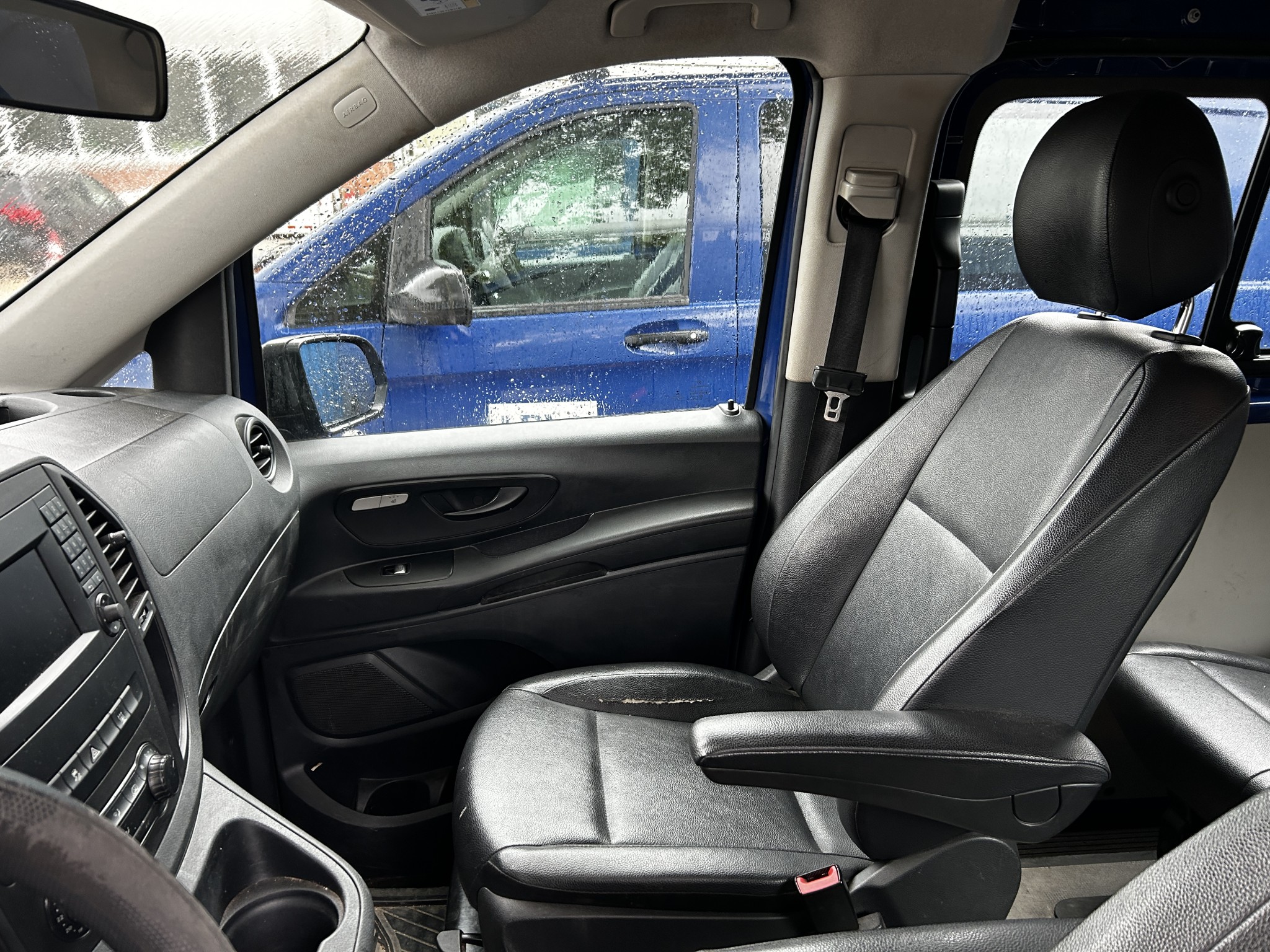 div. Werkstatteinrichtung sowie Fahrzeuge aus dem Hafenumfeld-11