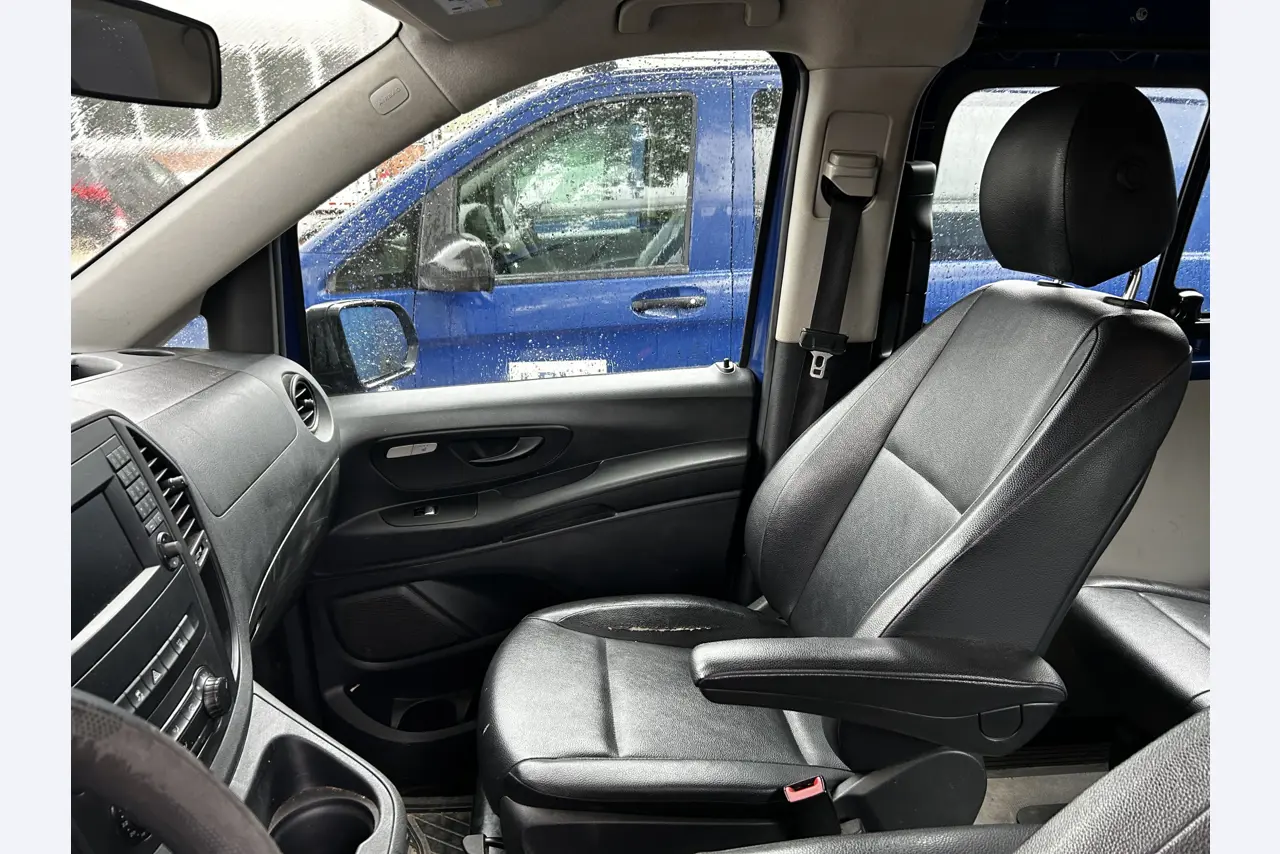 div. Werkstatteinrichtung sowie Fahrzeuge aus dem Hafenumfeld-11