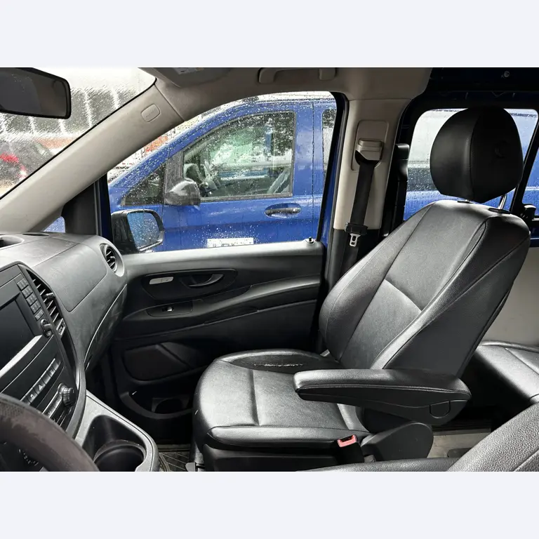 div. Werkstatteinrichtung sowie Fahrzeuge aus dem Hafenumfeld-11