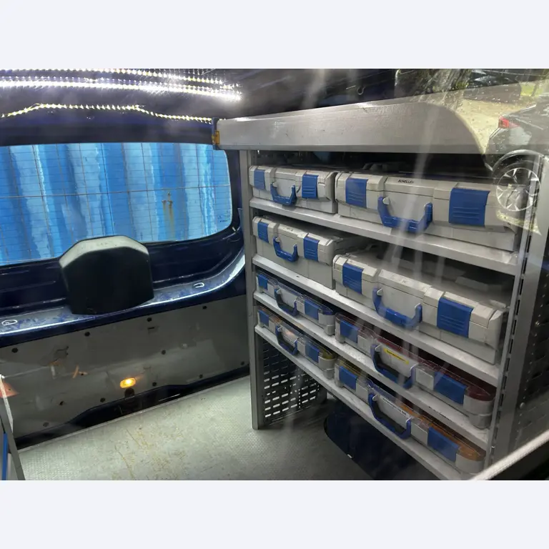 div. Werkstatteinrichtung sowie Fahrzeuge aus dem Hafenumfeld-14