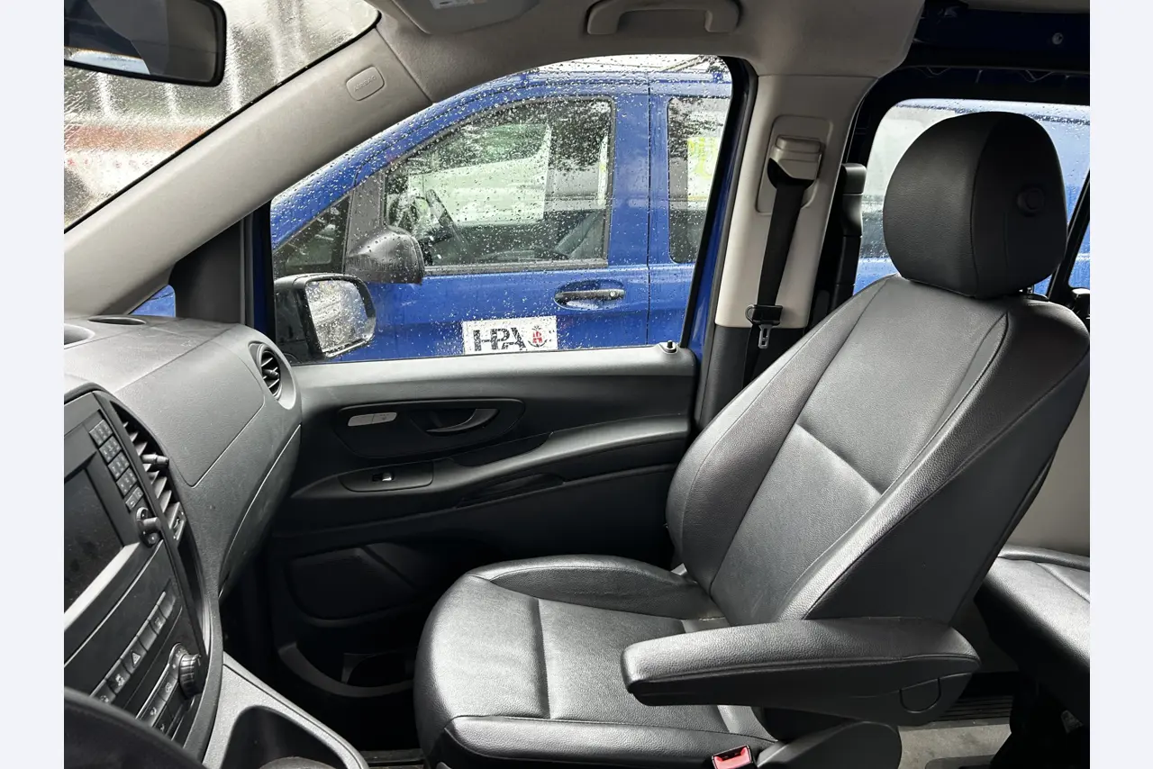 div. Werkstatteinrichtung sowie Fahrzeuge aus dem Hafenumfeld-9