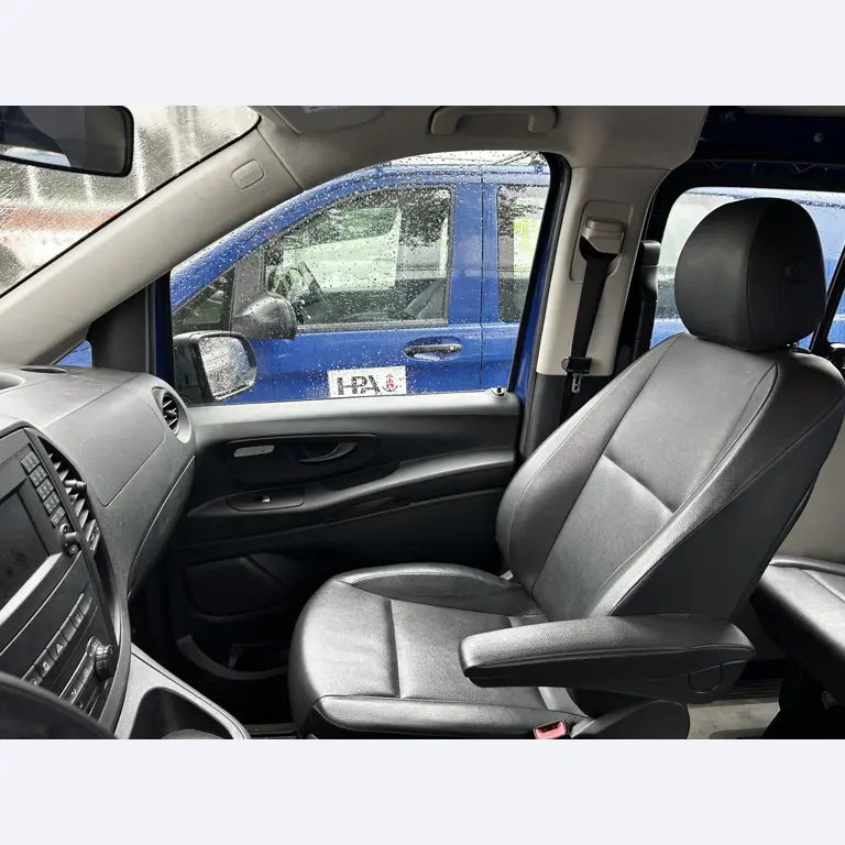 div. Werkstatteinrichtung sowie Fahrzeuge aus dem Hafenumfeld-9