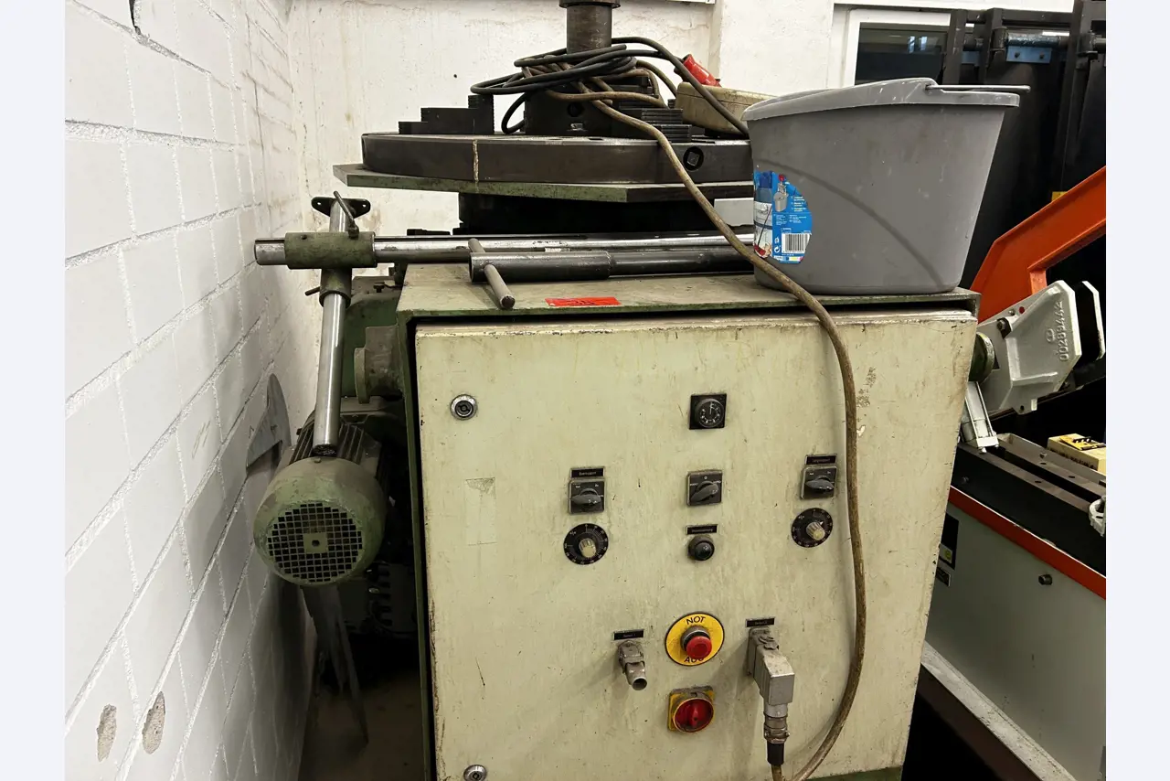 goed onderhouden technische uitrusting van het havengebied-2