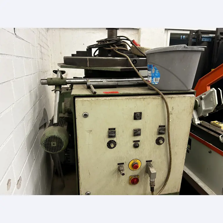 goed onderhouden technische uitrusting van het havengebied-2