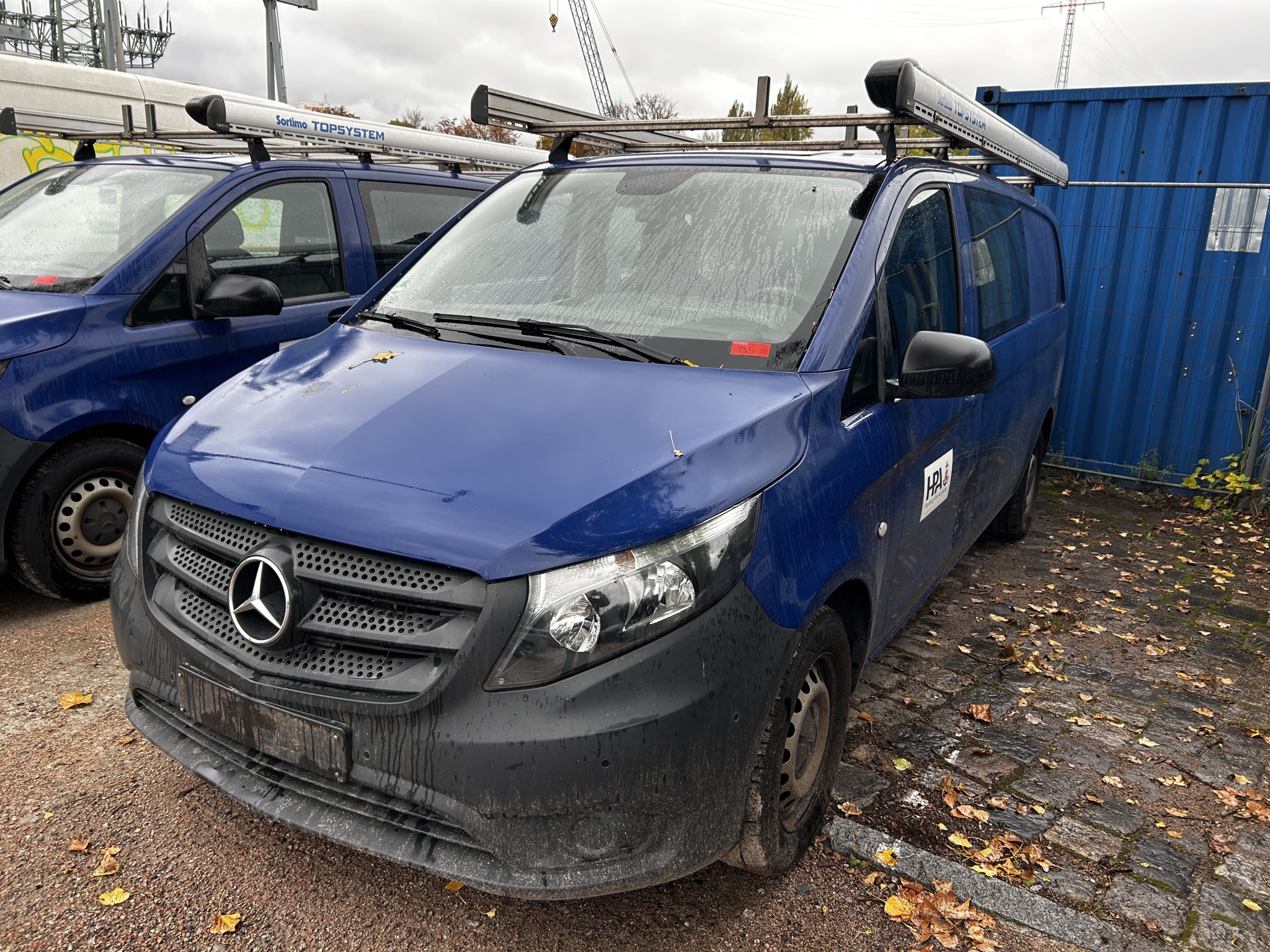 div. Werkstatteinrichtung sowie Fahrzeuge aus dem Hafenumfeld-1