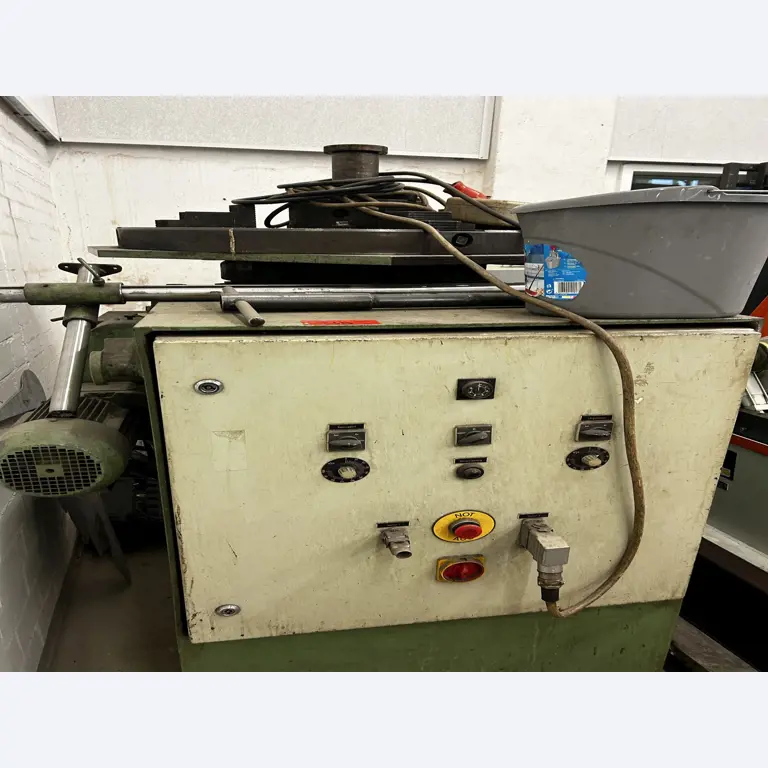 goed onderhouden technische uitrusting van het havengebied-3