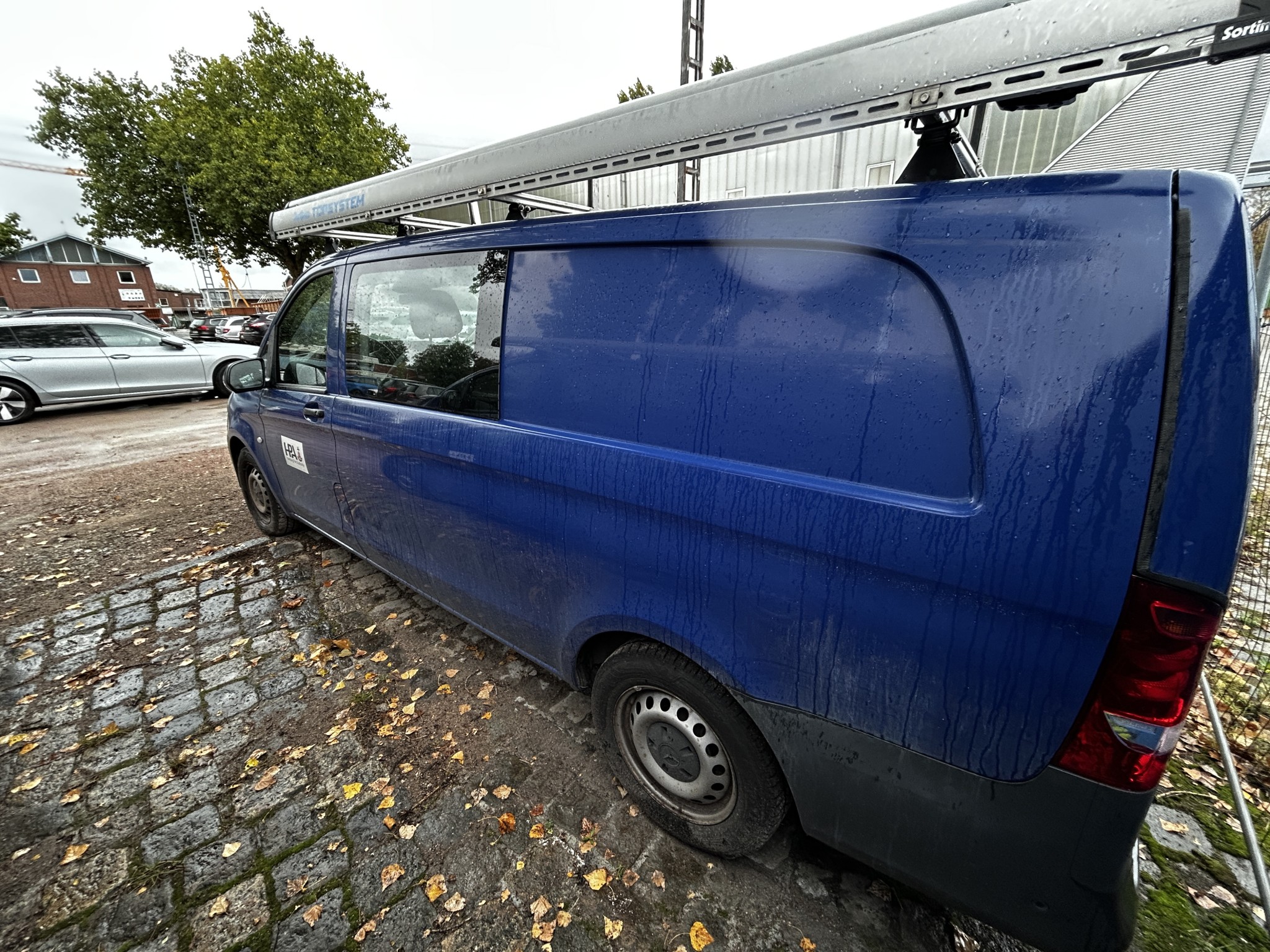 div. Werkstatteinrichtung sowie Fahrzeuge aus dem Hafenumfeld-5