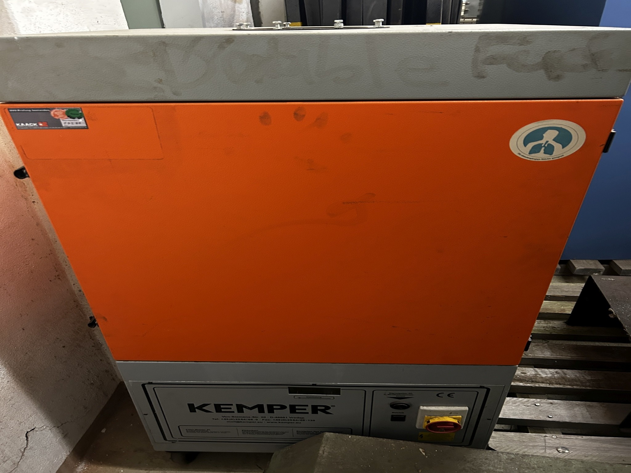 Equipos de taller y fontanería de la zona portuaria-1