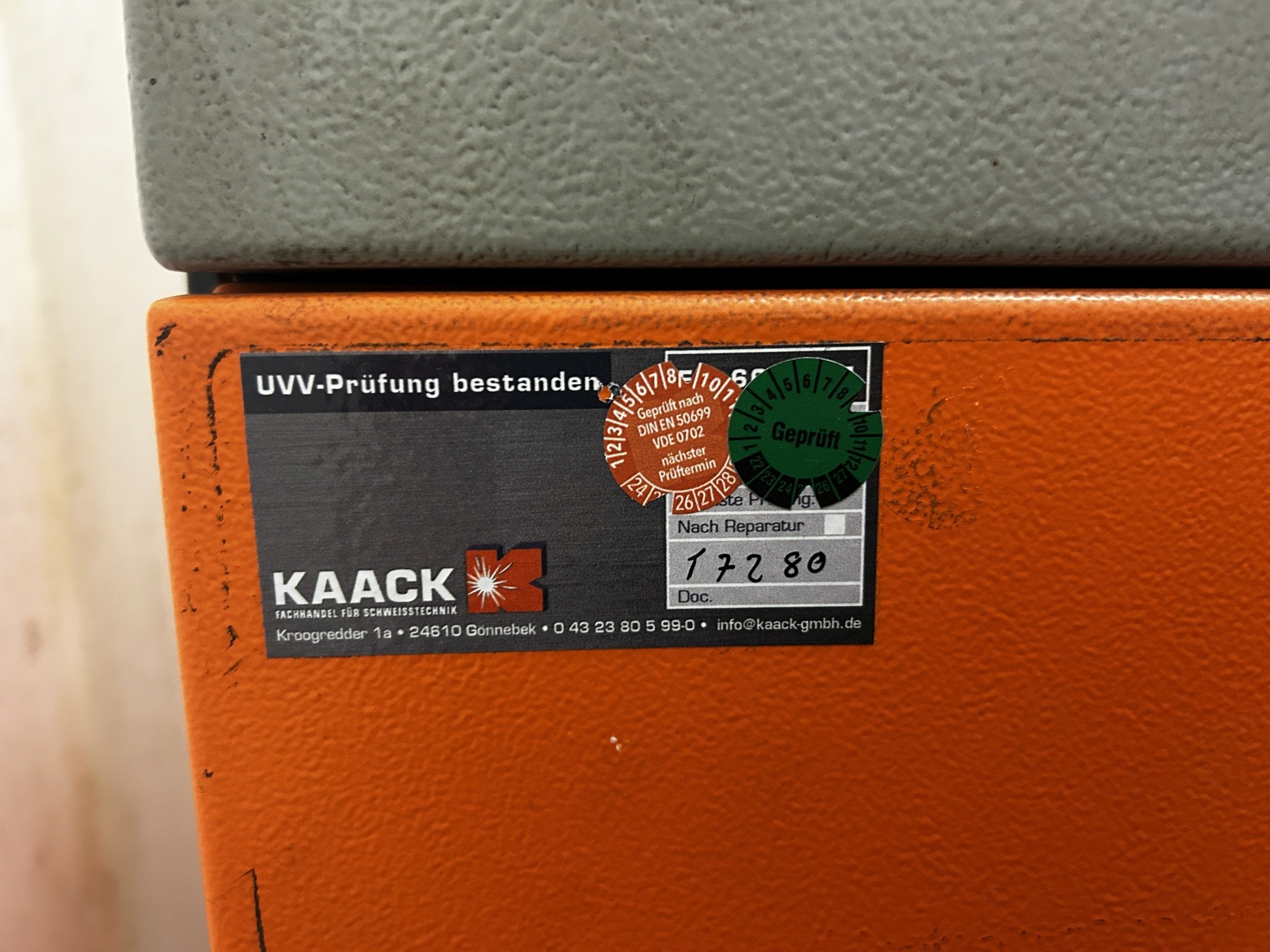 Equipos de taller y fontanería de la zona portuaria-4