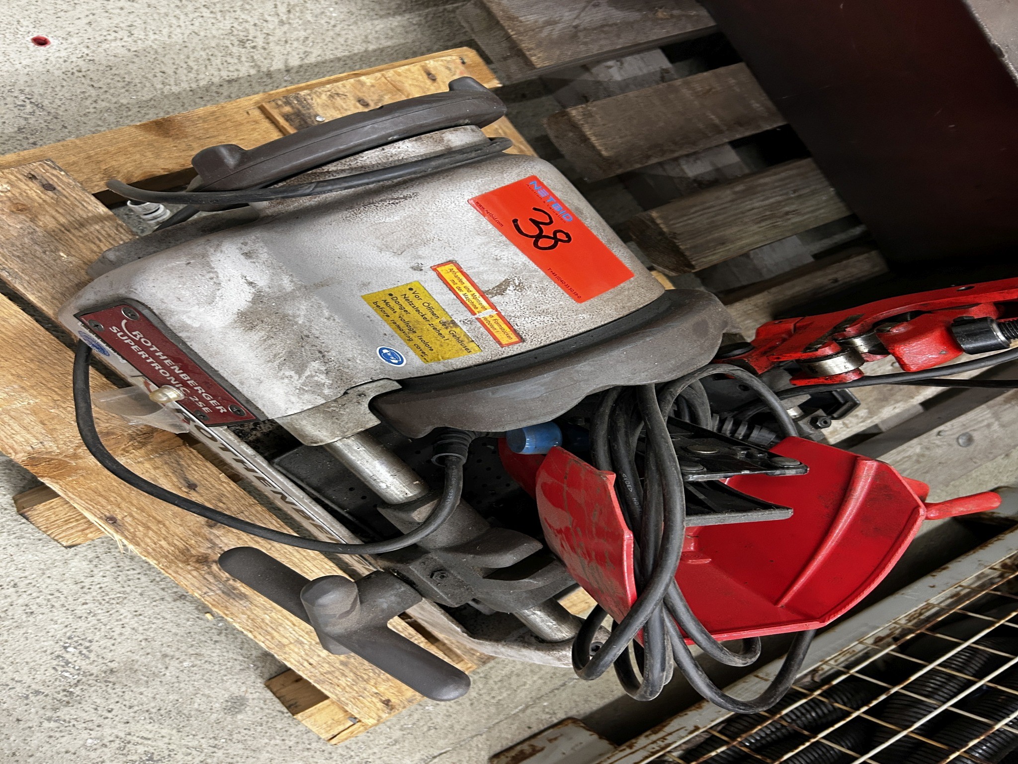 Wyposażenie warsztatowe/kanalizacyjne z terenu portu-2