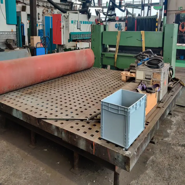 Welding/ perforated grid table approx. 4,000 x 4,000 mm