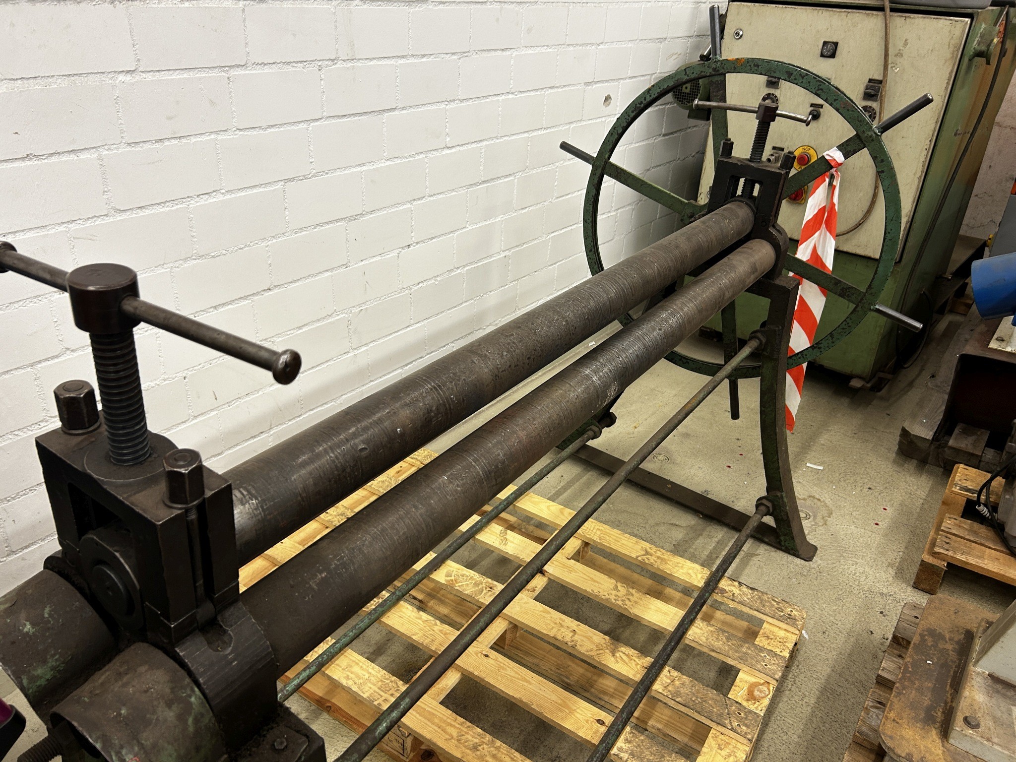 Equipos de taller y fontanería de la zona portuaria-2