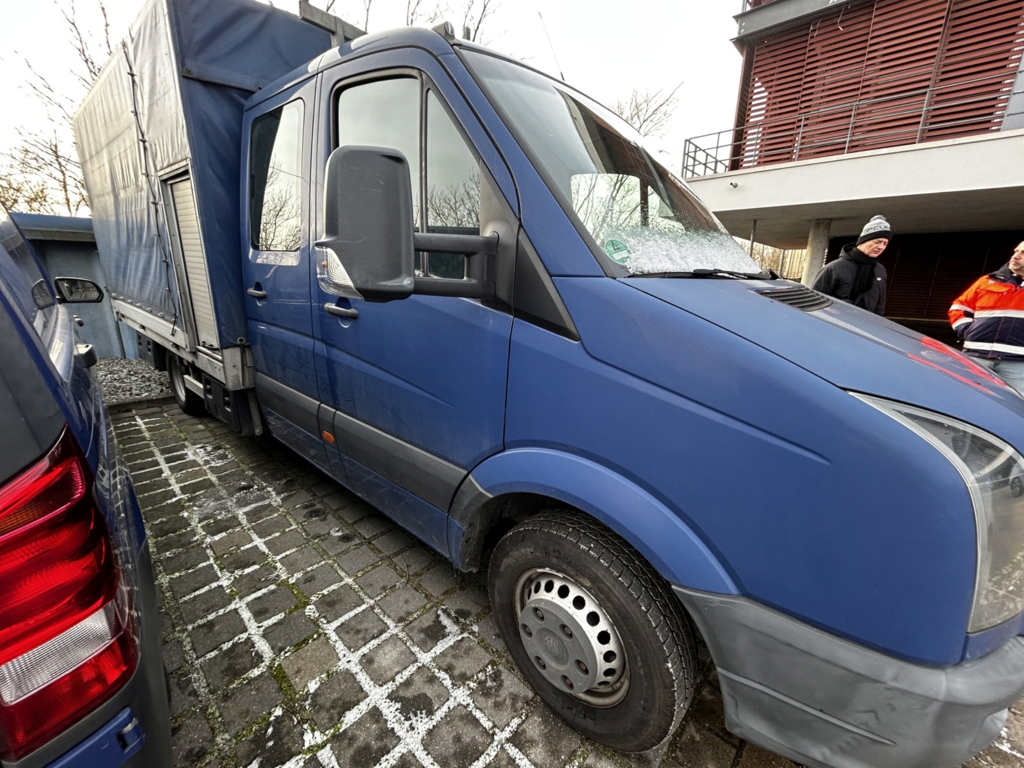 Různé vybavení jídelny a dílny z oblasti přístavu-4