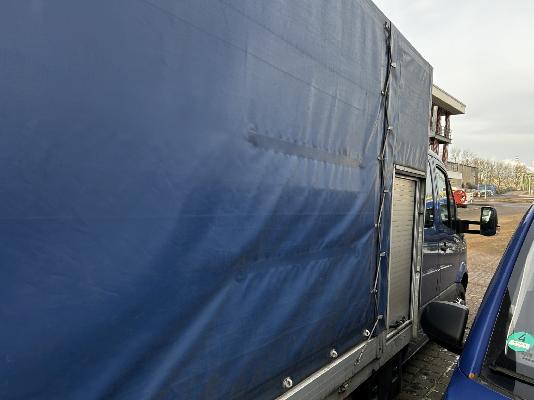 Různé vybavení jídelny a dílny z oblasti přístavu-5