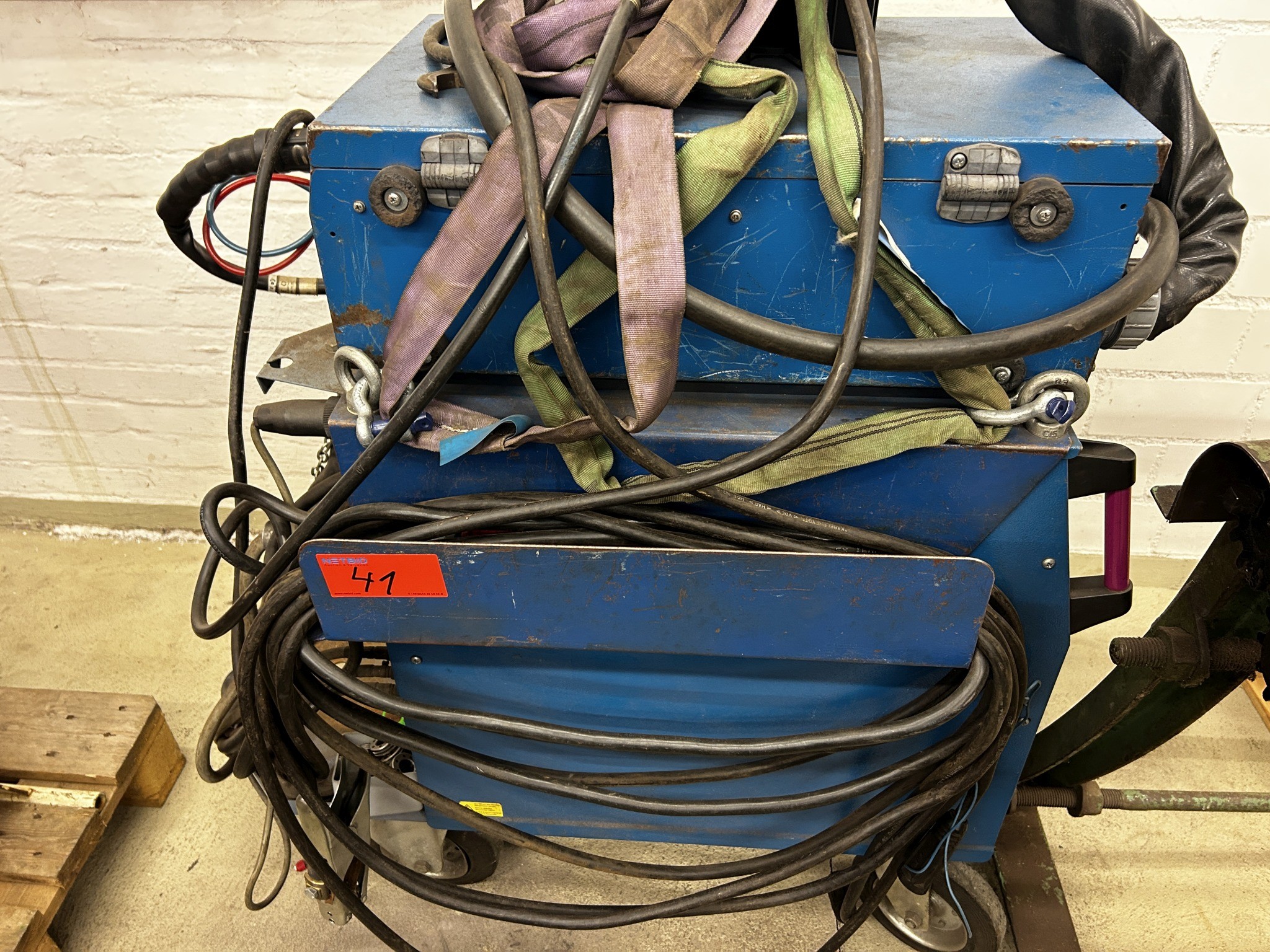 Equipos de taller y fontanería de la zona portuaria-5