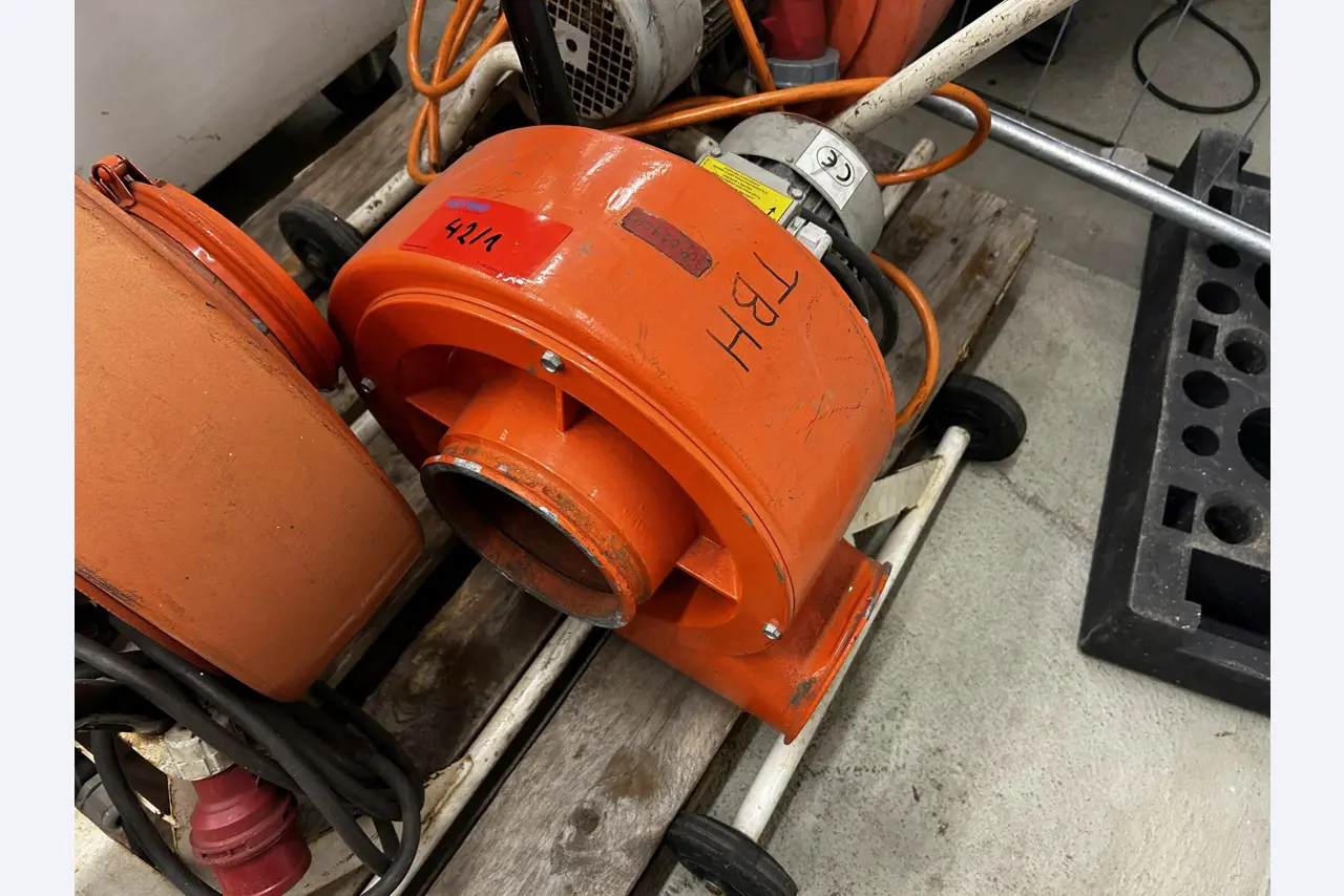 goed onderhouden technische uitrusting van het havengebied-1