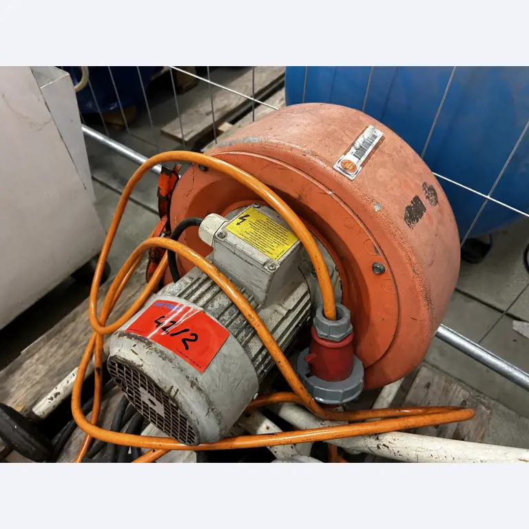 dobrze utrzymany sprzęt techniczny z obszaru portu-2