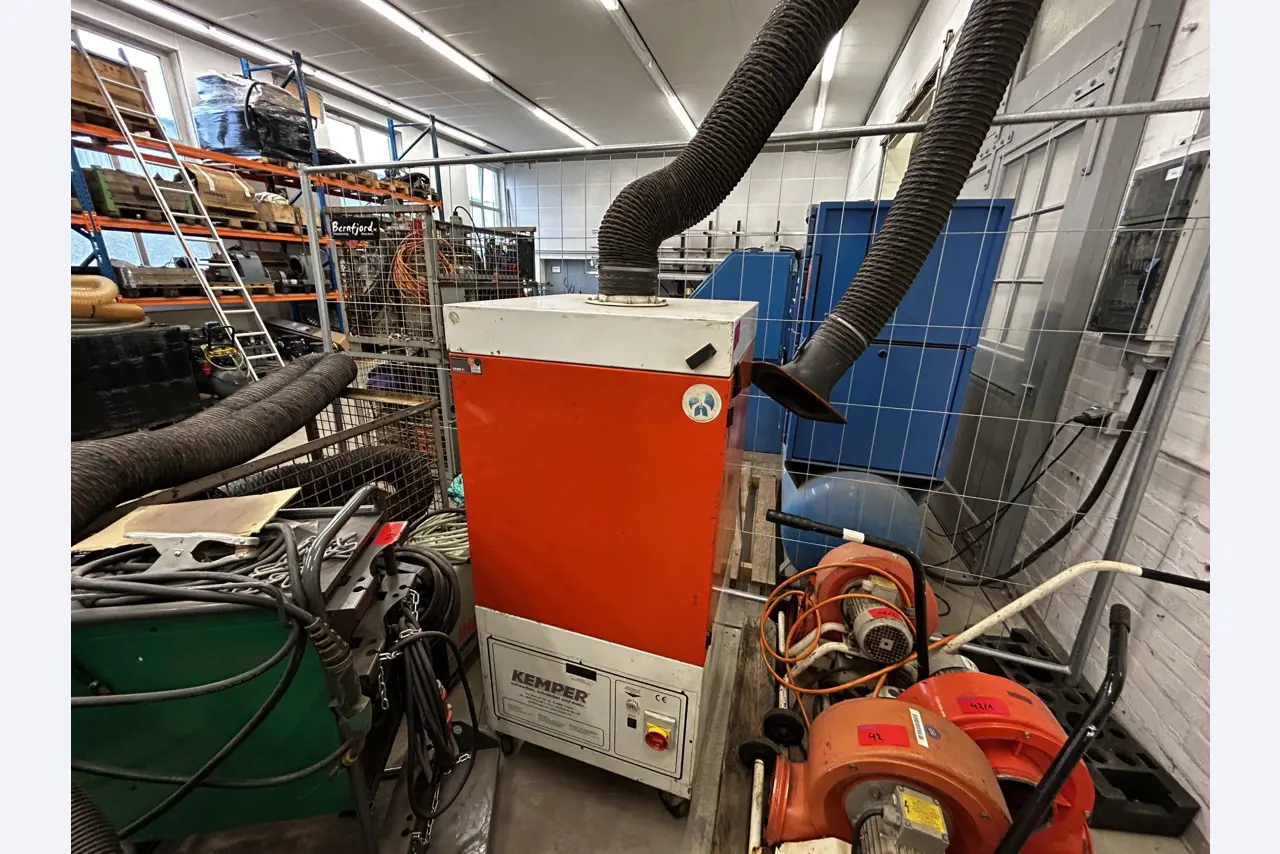 goed onderhouden technische uitrusting van het havengebied-1